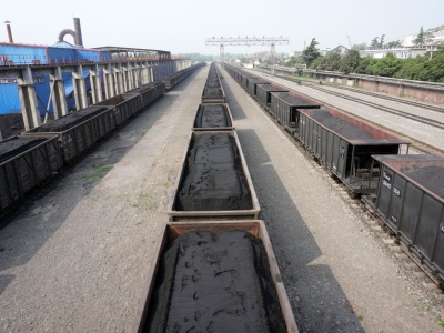 To mocarstwo buduje przewagę konkurencyjną na tanim węglu. Ceny niższe niż na świecie
