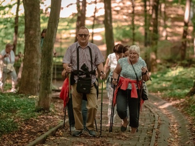 Spacer po srebrnej nitce w Jaworzu - zdrowie i ruch dla seniorów