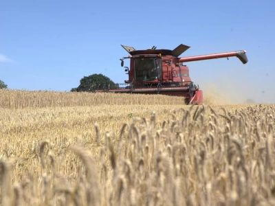 Kombajn dla syna: lepiej w formie sprzedaży czy darowizny?