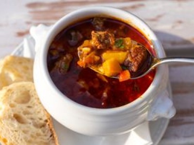 W chłodne dni robię aromatyczną zupę. Przepis mam od cioci z Węgier