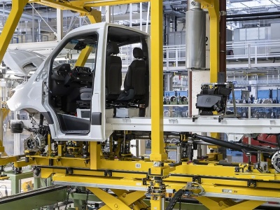 Mercedes przenosi produkcję do Polski. Zatrudnią Polaków, a Niemców zwolnią