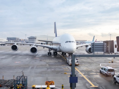 Zakłócenia na czołowych lotniskach w Europie. Powodem cyberatak