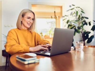Słowo, które zmienia zasady gry. To od niego zależy, co pokaże ci AI