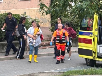 Mariensztat. Małe dziecko zabrane w asyście policji od matki. 