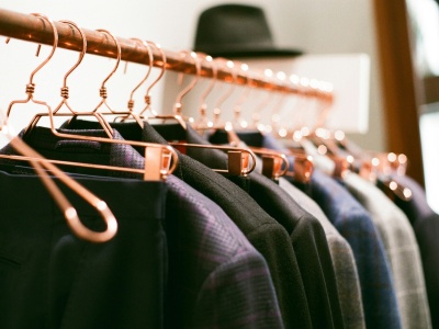  Dlaczego warto szyć garnitur na miarę? Zrobisz to w Katowicach