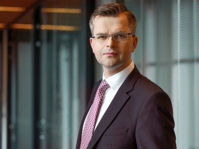 Decyzje agencji ratingowych to żółta kartka dla polityków. 