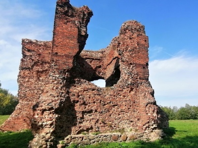 Muzyka dawna, warsztaty, turnieje rycerskie. Święto Pokoju w ruinach zamku w Złotorii [zdjęcia]