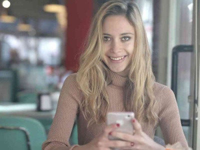 Jak smartfon wpływa na kreatywność? Badanie nastolatków zaskakuje