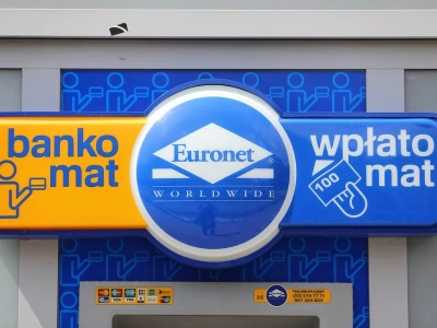 Wpłacasz pieniądze na konto? Oto dlaczego bank może zablokować środki i powiadomić służby