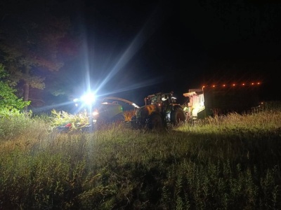 Groźny wypadek podczas prac polowych. Mężczyzna został porażony prądem (zdjęcia)