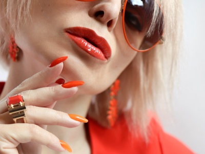 Burnt Orange. Paznokcie w kolorze jesiennej elegancji