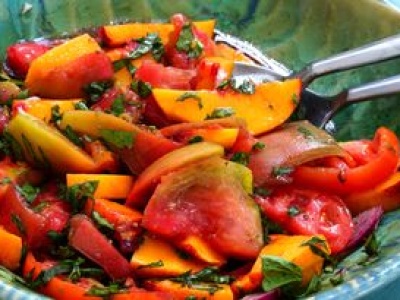 Pomidory jedz tylko z tym dodatkiem. Potężne wsparcie dla serca i układu krążenia