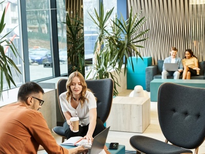 Wellbeing w biurze to więcej niż benefity. Przestrzeń pracy a dobrostan