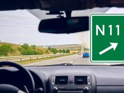 Zielone znaki z literą 