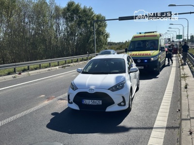Zderzenie 4 pojazdów na S7. Motocyklista pod opieką medyków
