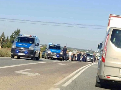 Kibice planowali starcie na ruchliwej drodze. W ostatniej chwili wkroczyli policjanci (zdjęcia, wideo)