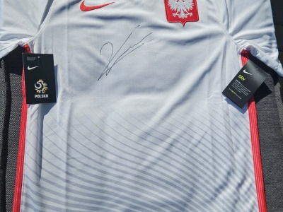 Szczególna aukcja, wyjątkowa koszulka… – FOTO