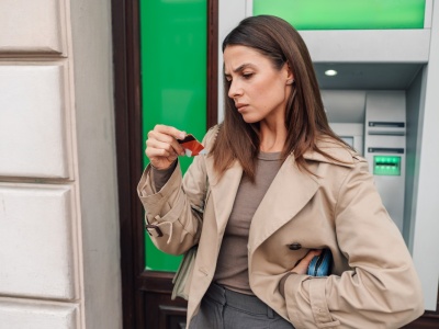 Zagraniczne konto na wypadek wojny. Ekspert zdradza, jak je założyć i na co warto uważać