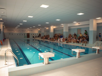 Pokolenia nowohucian uczyły się tu pływać. Zakończył się remont basenu na osiedlu Kolorowym (ZDJĘCIA)