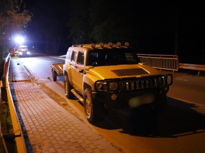 Mężczyzna potrącony przez hummera. Śmigłowcem przetransportowano go do szpitala (zdjęcia)