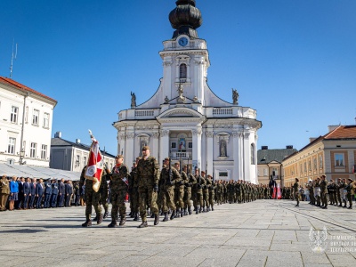 Historyczna chwila w Wadowicach. Pierwsza przysięga Terytorialsów na rynku | ZDJĘCIA