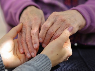 Wielu seniorów nawet nie wie o tych zniżkach. Wystarczy specjalna karta