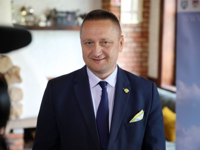 Nowa energia na polskiej scenie politycznej? Na Warmii i Mazurach reprezentuje ją Andrzej Abako