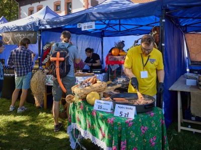 Pajda z kiszką za 5 zł, kiełbasa po 52 zł. Trwa drugi dzień targów na Uniwersytecie Rolniczym (ZDJĘCIA)