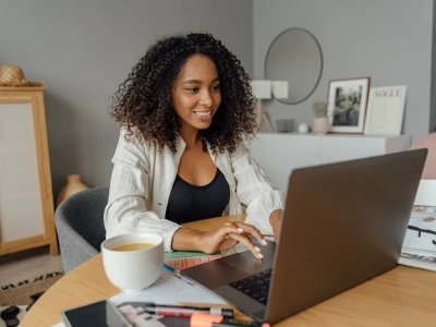 Jak wybrać laptop do codziennego użytku – parametry, które naprawdę się liczą