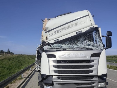 Tragiczny wypadek na S61. Dwie osoby potrącone przez ciężarówkę