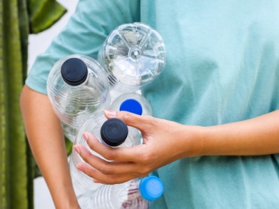 MKiŚ: Premiera butelki i puszki objętych systemem kaucyjnym