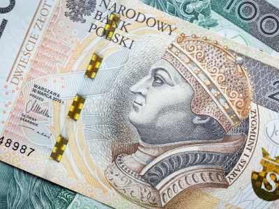 Rząd ustala pensję minimalną, związki zawodowe protestują