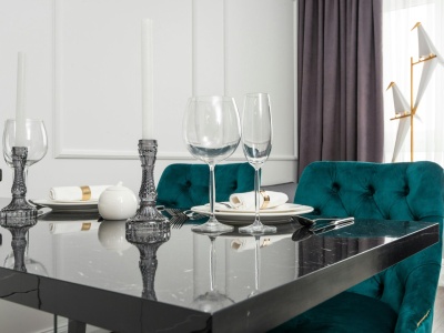 Gdy wnętrze potrzebuje odmiany – odkryj potencjał krzeseł tapicerowanych