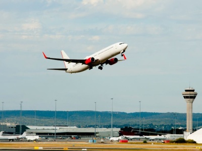 Wielki chaos na lotnisku. Połowa lotów została odwołana. Tysiące pasażerów uziemionych
