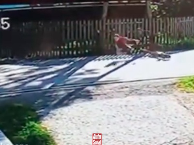Policja pokazała nagranie z wypadku na elektrycznej hulajnodze. Nastolatek cudem uniknął tragedii