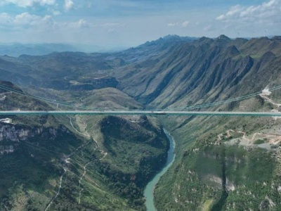 Najwyższy most na świecie powstał w Chinach!