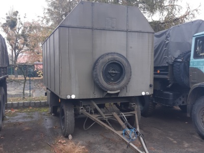 Powojskowe tokarki, kontenery, części do stara – FOTO