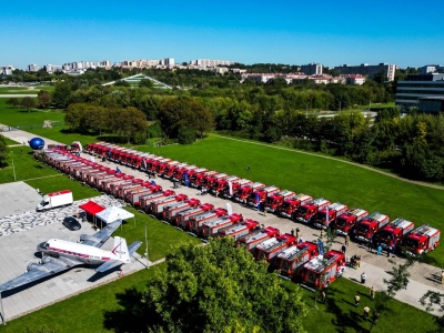 Średnie wozy dla małopolskich OSP oficjalnie przekazane