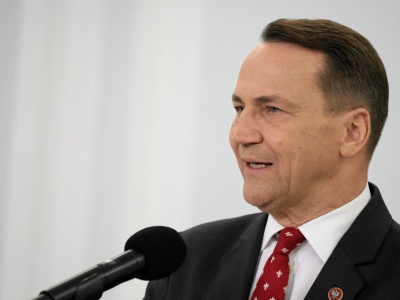 Sikorski domaga się od Nawrockiego 