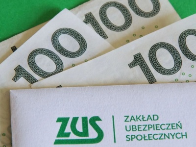 Jeszcze wyższa 13. i 14. emerytura. 400 zł czeka na tych, którzy złożą ten formularz w ZUS