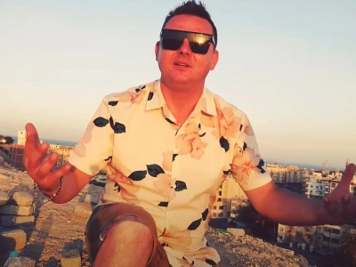 Mr Sebii i premiera nowości pt. „Kochaj”. Zobacz teledysk