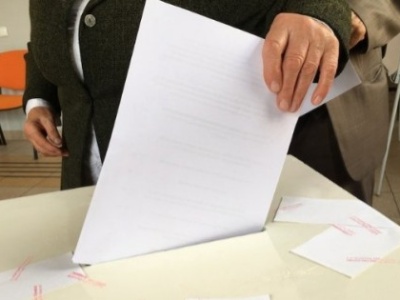 Nieprawidłowości w głosowaniu na KBO? Masowy wzrost w lokalach stacjonarnych