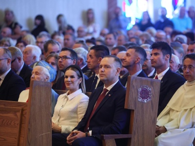 Fałszywy ksiądz wtargnął na mszę z prezydentem! Skandal w „amerykańskiej Częstochowi…