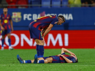 Dramatyczne obrazki po meczu Barcelony. Flick reaguje