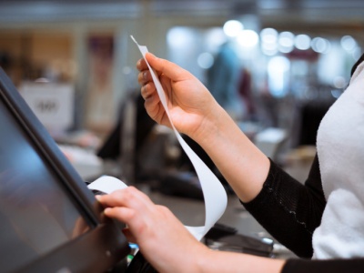 Orlen i Żabka wracają do sprzedaży jednorazowych e-papierosów. Przetestują nowe, wyższe ceny