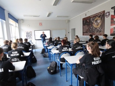 Zielone światło dla prawie 240 klas mundurowych