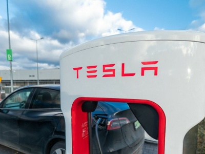 Japończycy na ratunek Tesli. Nowe baterię mają odbić sprzedaż od dna