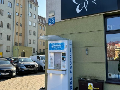 Nowe punkty z wodą na mapie Warszawy. Kto je instaluje i jak działają?