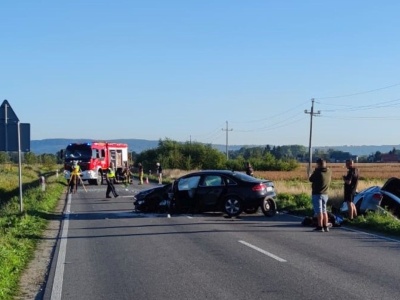 Wypadek na obwodnicy, dwie osoby w szpitalu – FOTO