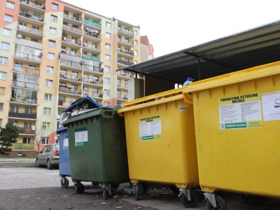 60 mln ton żywności i 13 mln ton tekstyliów. Tyle wyrzucamy na śmietnik. UE mówi dość. Nowe przepisy